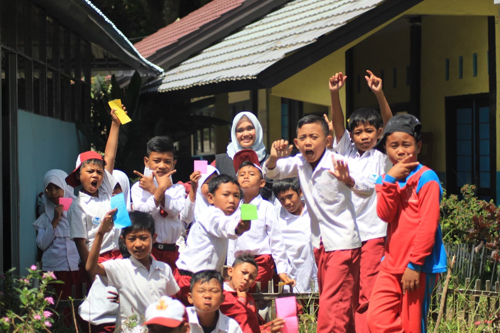 Anak-anak sekolah dasar antusias mengikuti kegiatan Sadewa